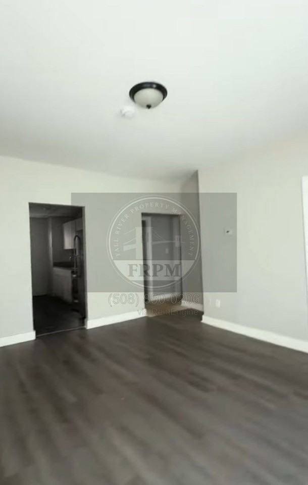 768 Plymouth Ave #1E - Photo 4 of 11