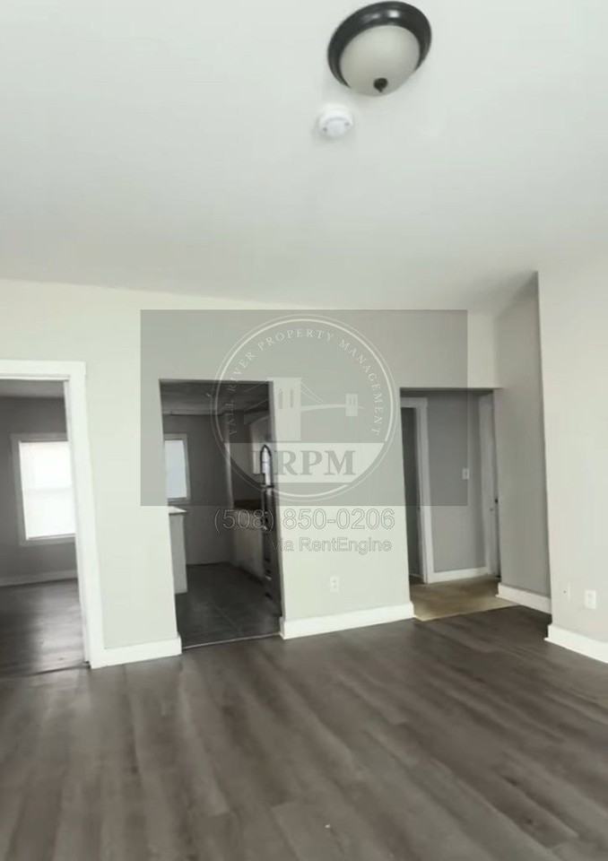 768 Plymouth Ave #1E - Photo 5 of 11