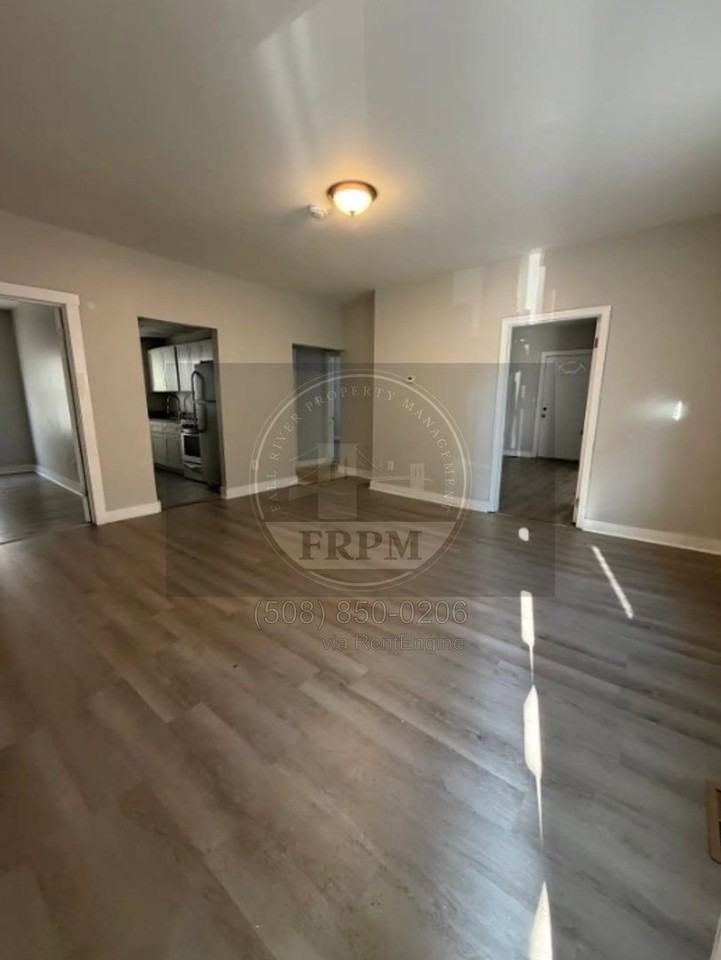 768 Plymouth Ave #1E - Photo 6 of 11