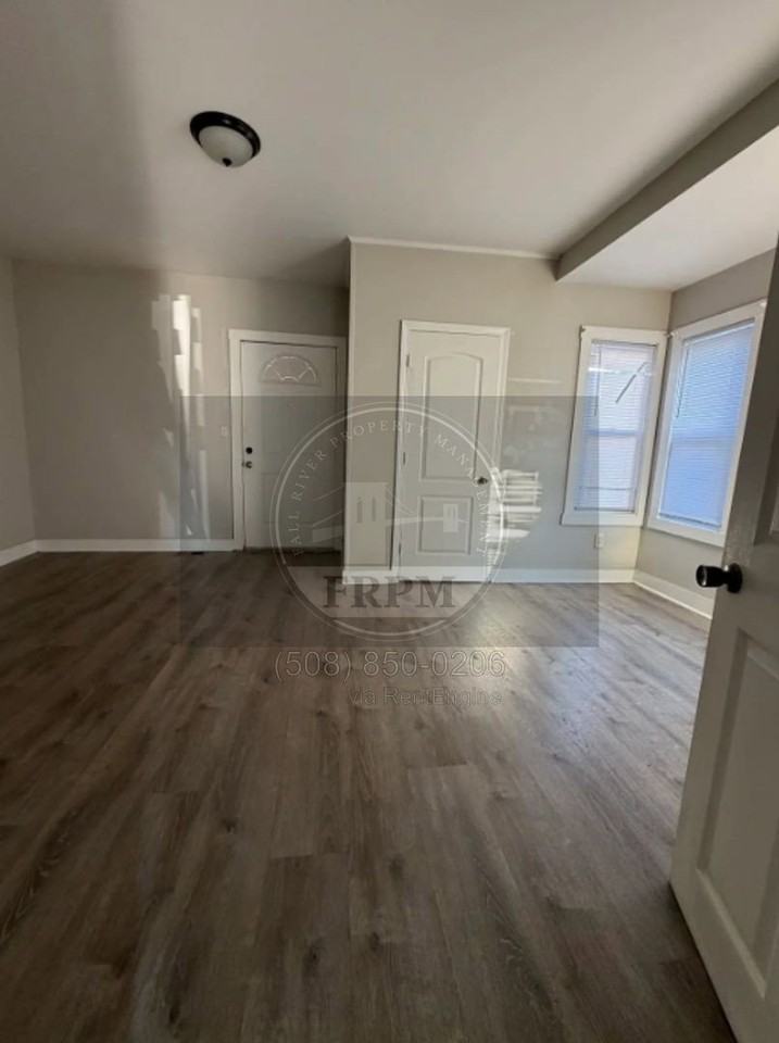 768 Plymouth Ave #1E - Photo 7 of 11
