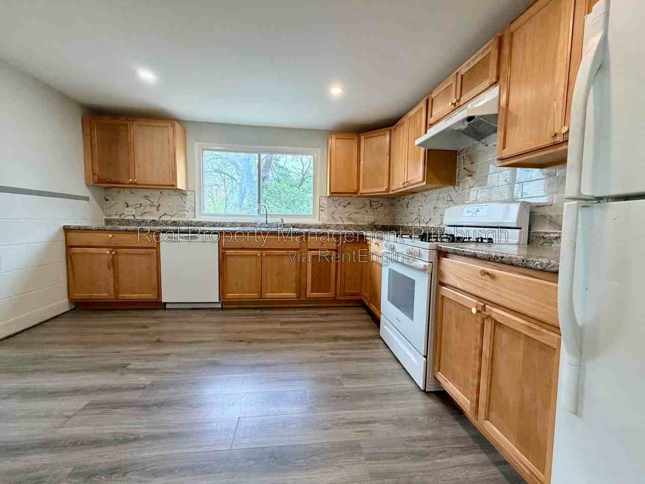 1360 Herman St #2 - Photo 3 of 12