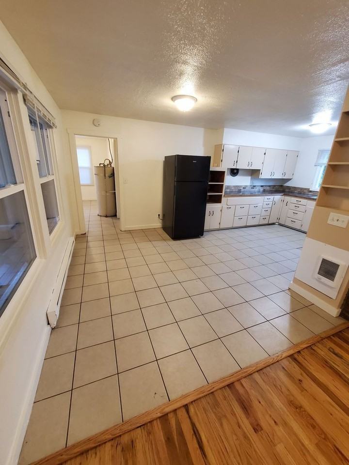 1160 Lee St Se - Photo 4 of 25