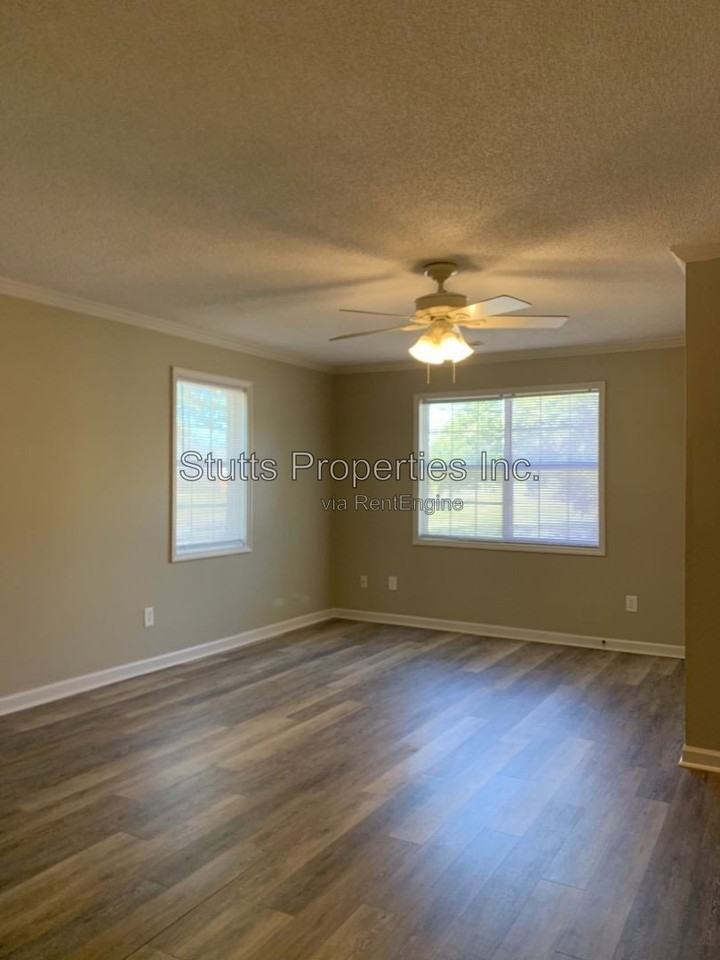 321 W Irvine Ave #H - Photo 2 of 6