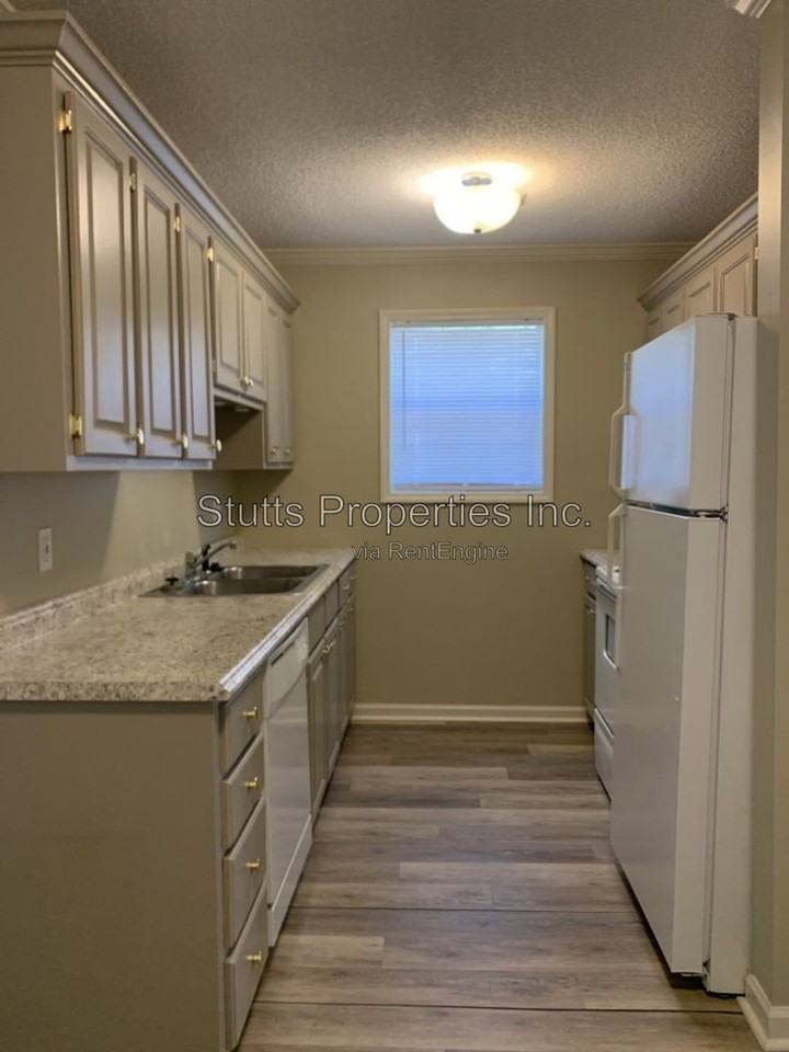 321 W Irvine Ave #H - Photo 3 of 6