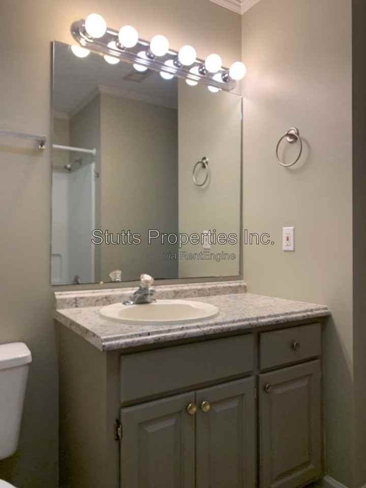 321 W Irvine Ave #H - Photo 4 of 6