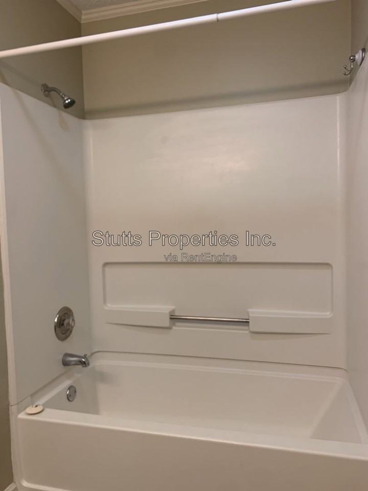 321 W Irvine Ave #H - Photo 5 of 6