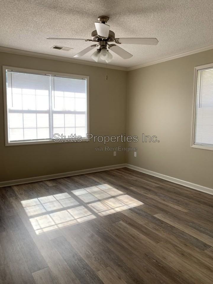 321 W Irvine Ave #H - Photo 6 of 6