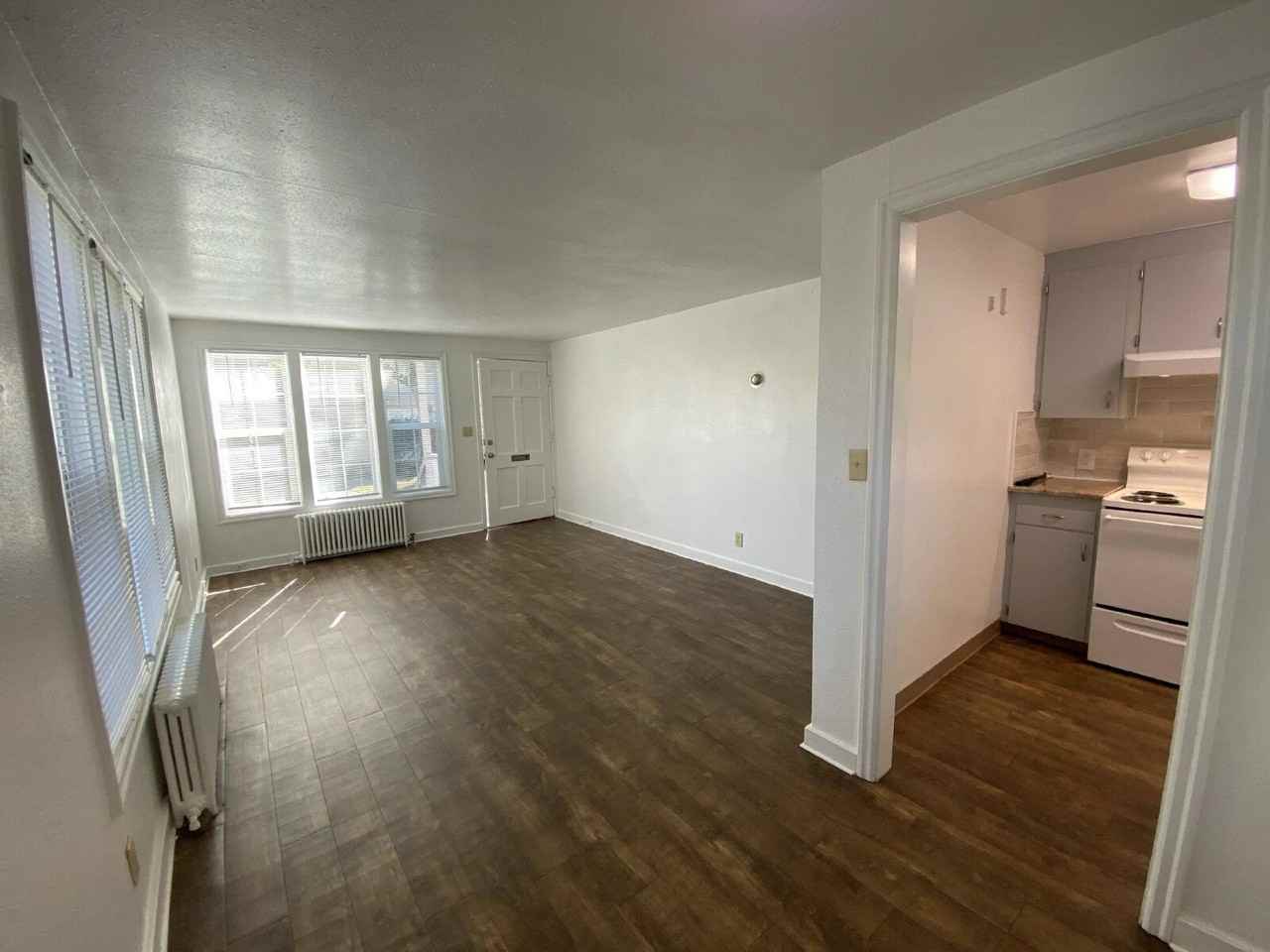 459 Ne Winchester St - Photo 4 of 20