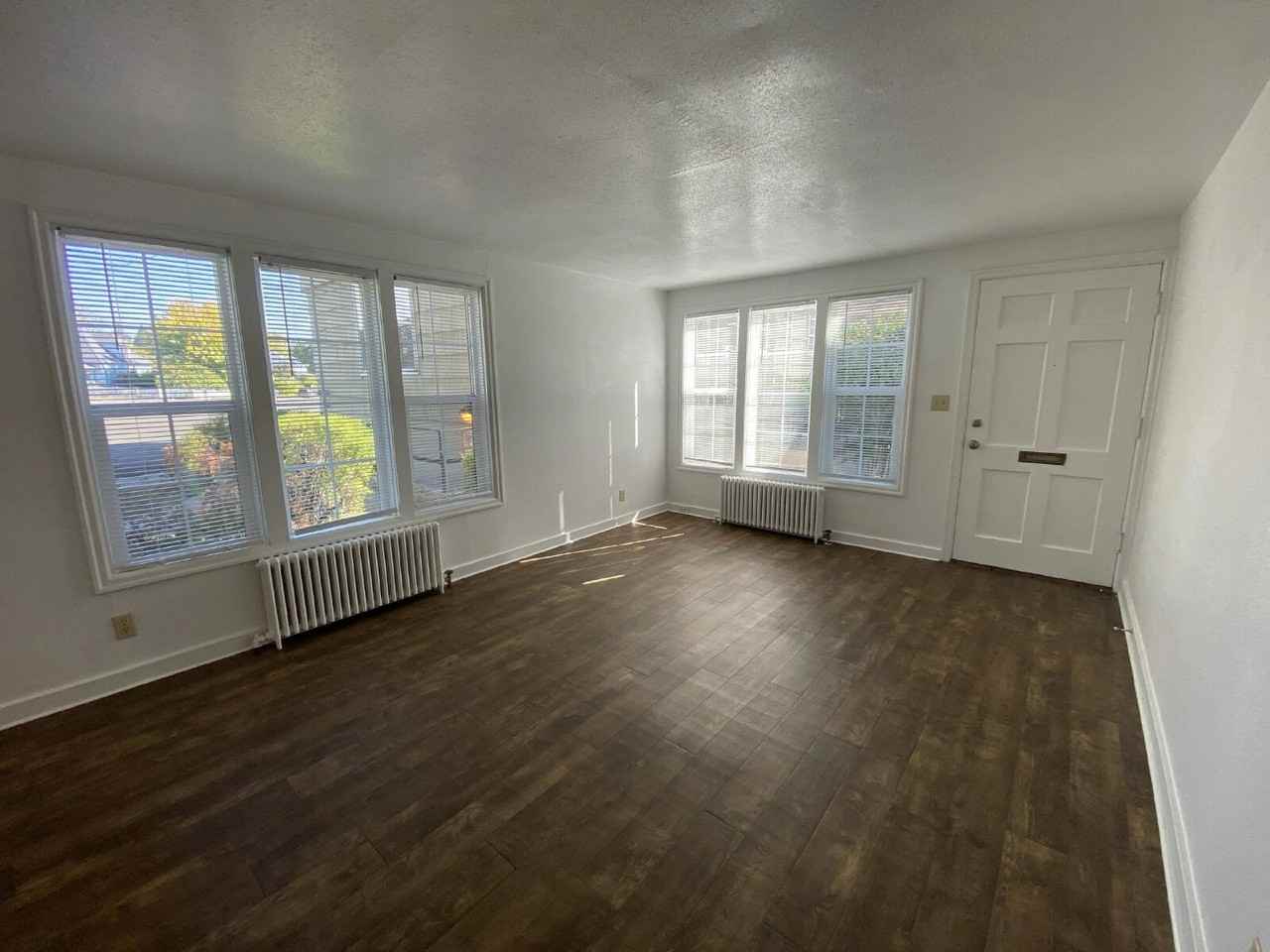 459 Ne Winchester St - Photo 7 of 20