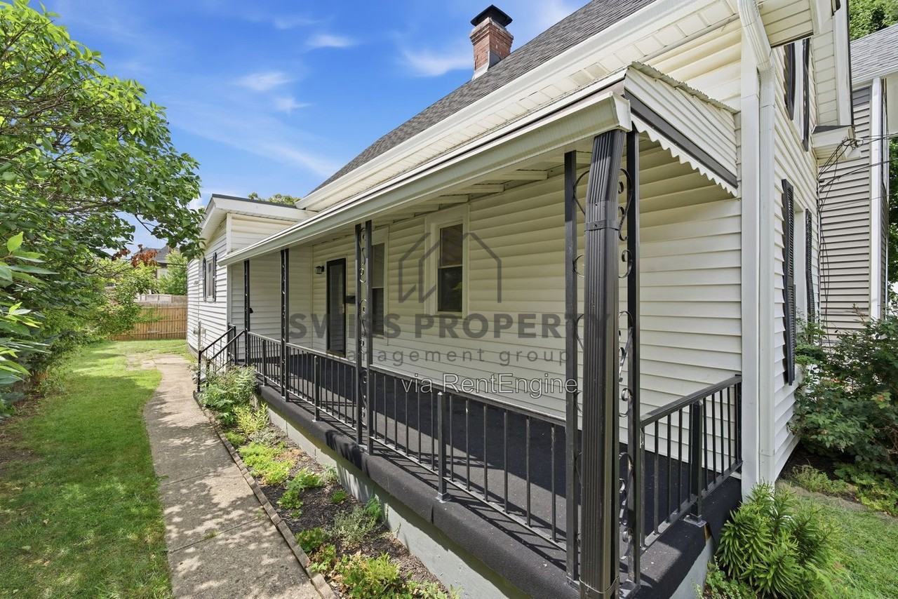 1361 City Park Ave - Photo 4 of 26