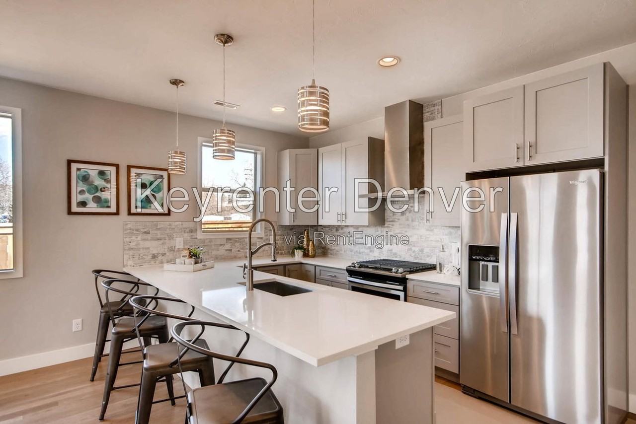 760 S Leyden St - Photo 5 of 29