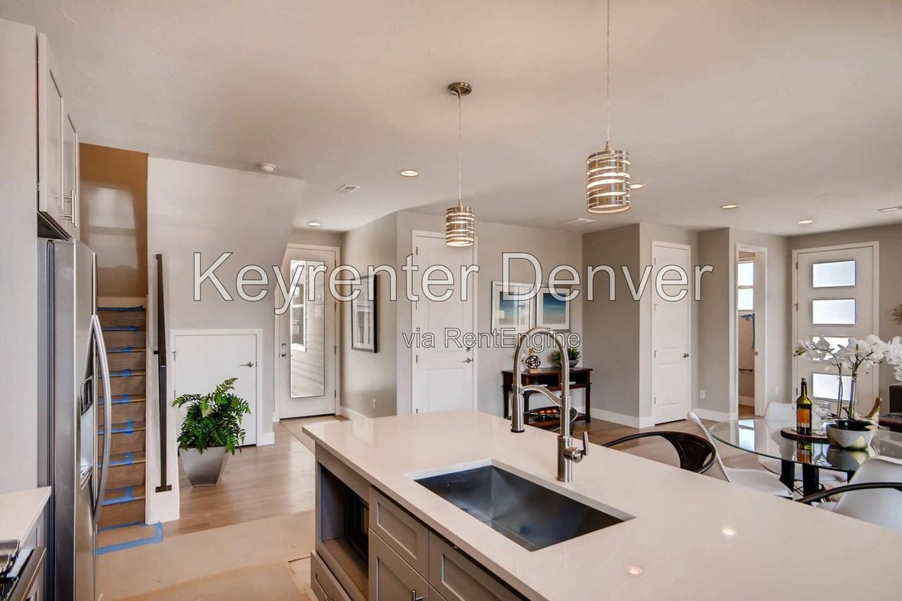 760 S Leyden St - Photo 7 of 29