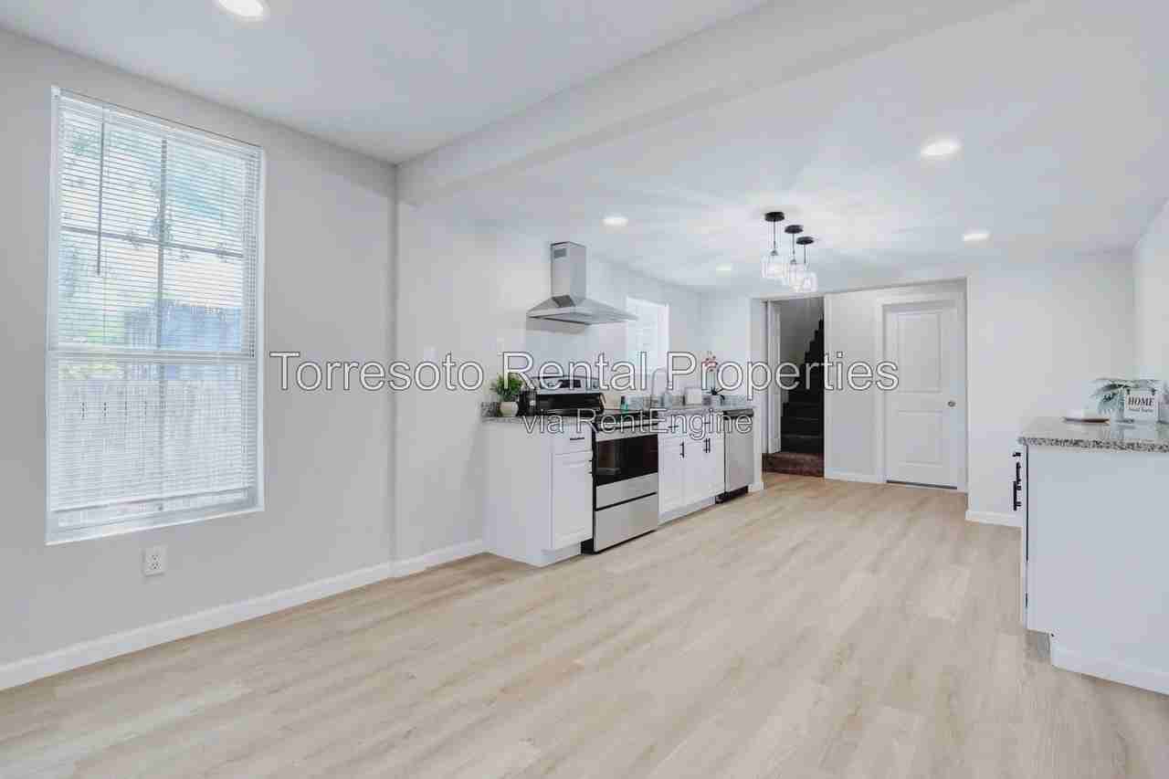 3122 W Cesar E Chavez Blvd #C - Photo 3 of 6