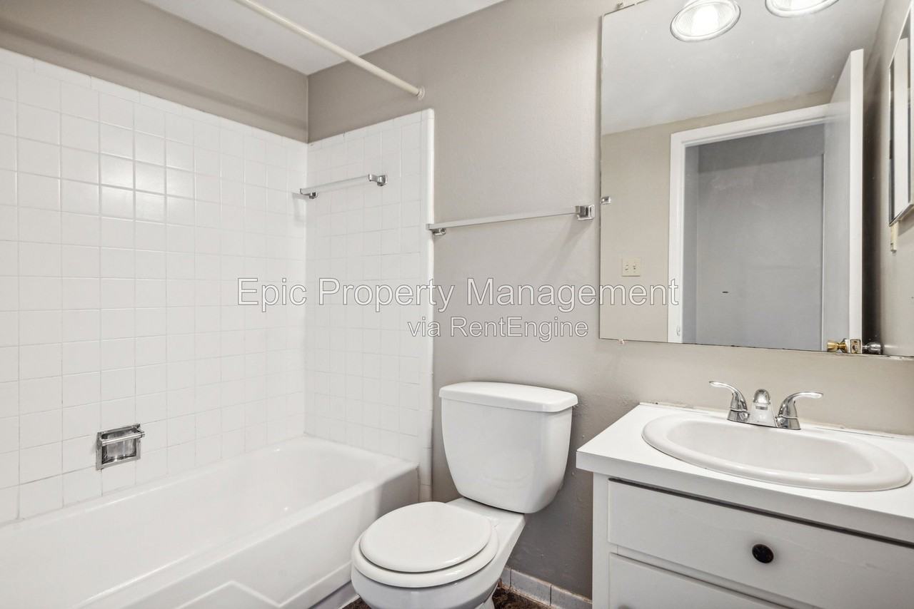 1437 Ford Ave #8 - Photo 3 of 10