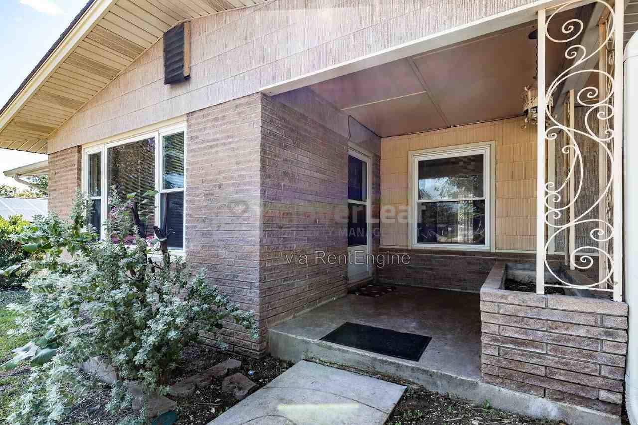 238 Bella Vista Dr - Photo 4 of 33