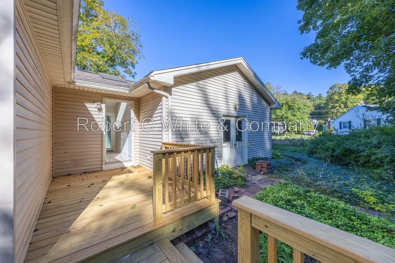 27 Simsbury Manor Dr - Photo 4 of 27