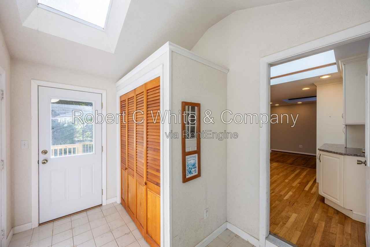 27 Simsbury Manor Dr - Photo 5 of 27