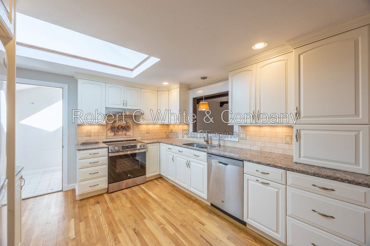 27 Simsbury Manor Dr - Photo 7 of 27