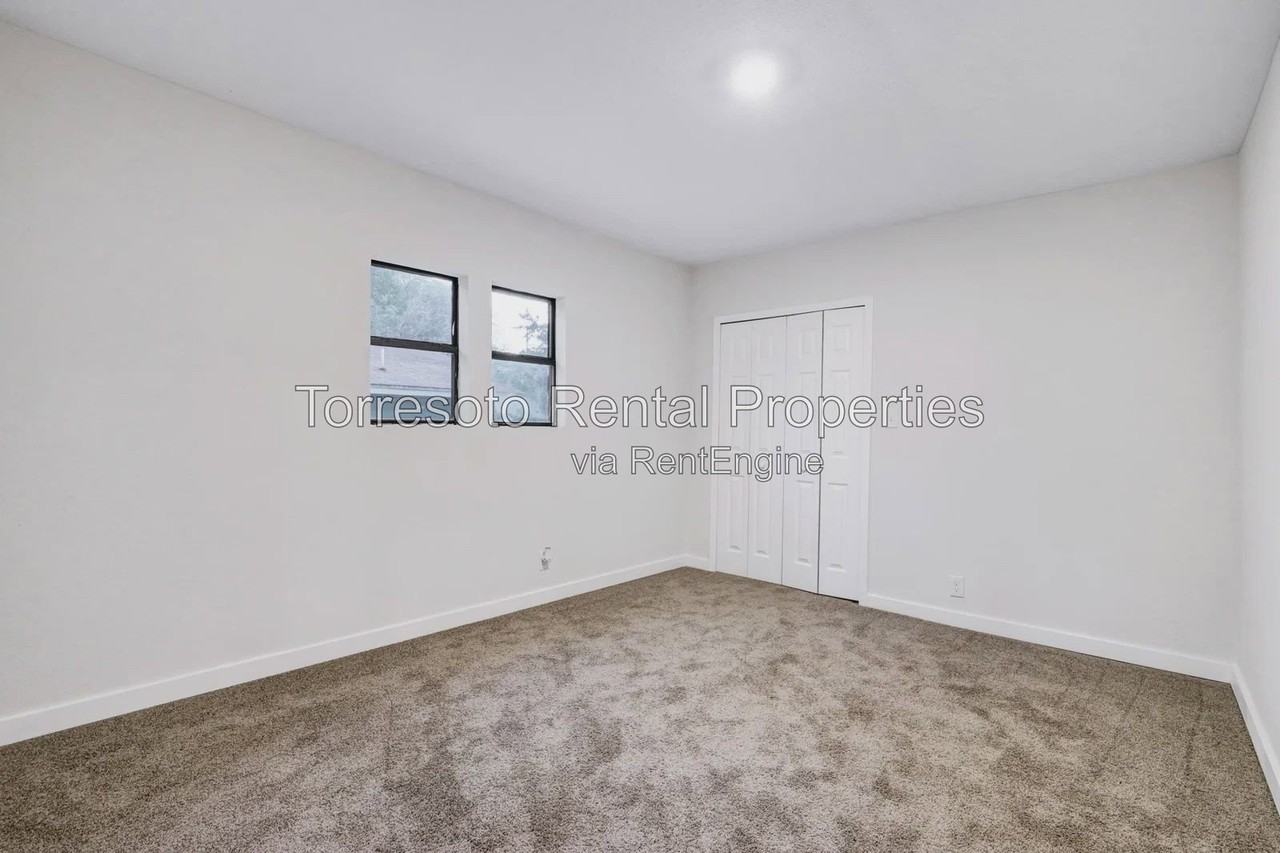 1920 Leal St - Photo 3 of 11