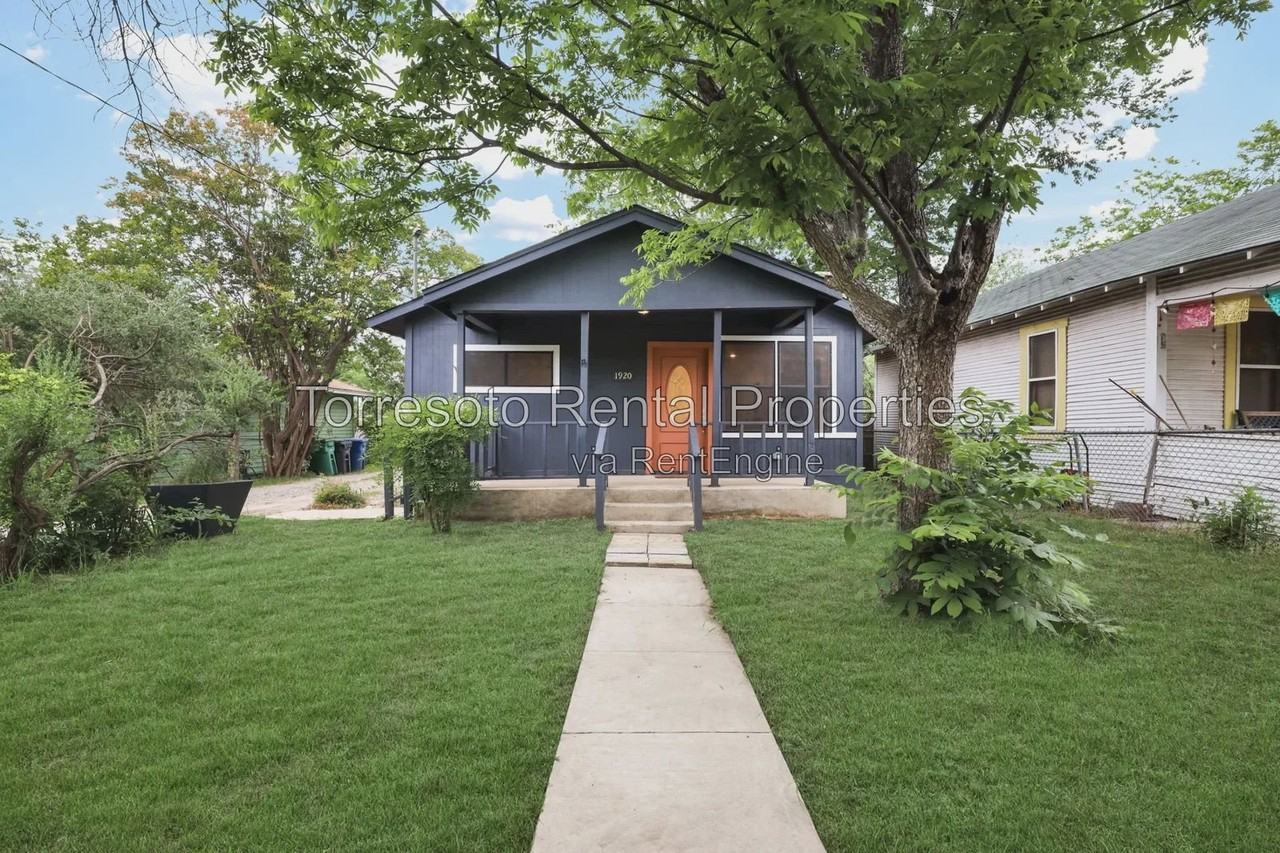 1920 Leal St - Photo 4 of 11