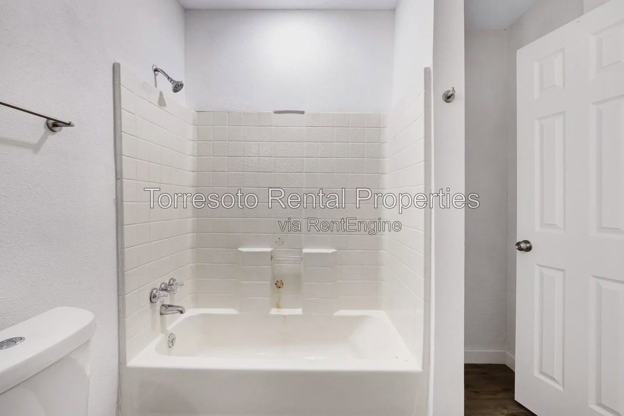 1920 Leal St - Photo 5 of 11