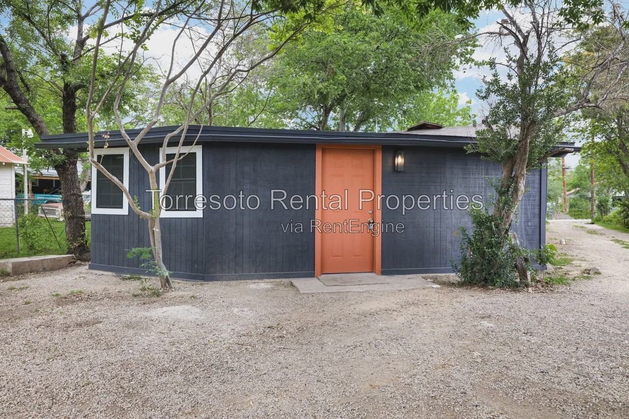1920 Leal St - Photo 6 of 11