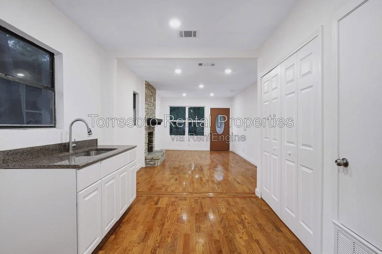 1920 Leal St - Photo 7 of 11