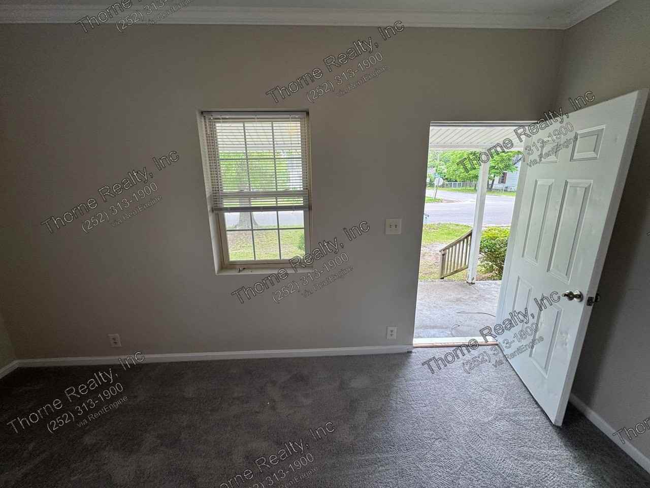 710 W Saint James St - Photo 3 of 16