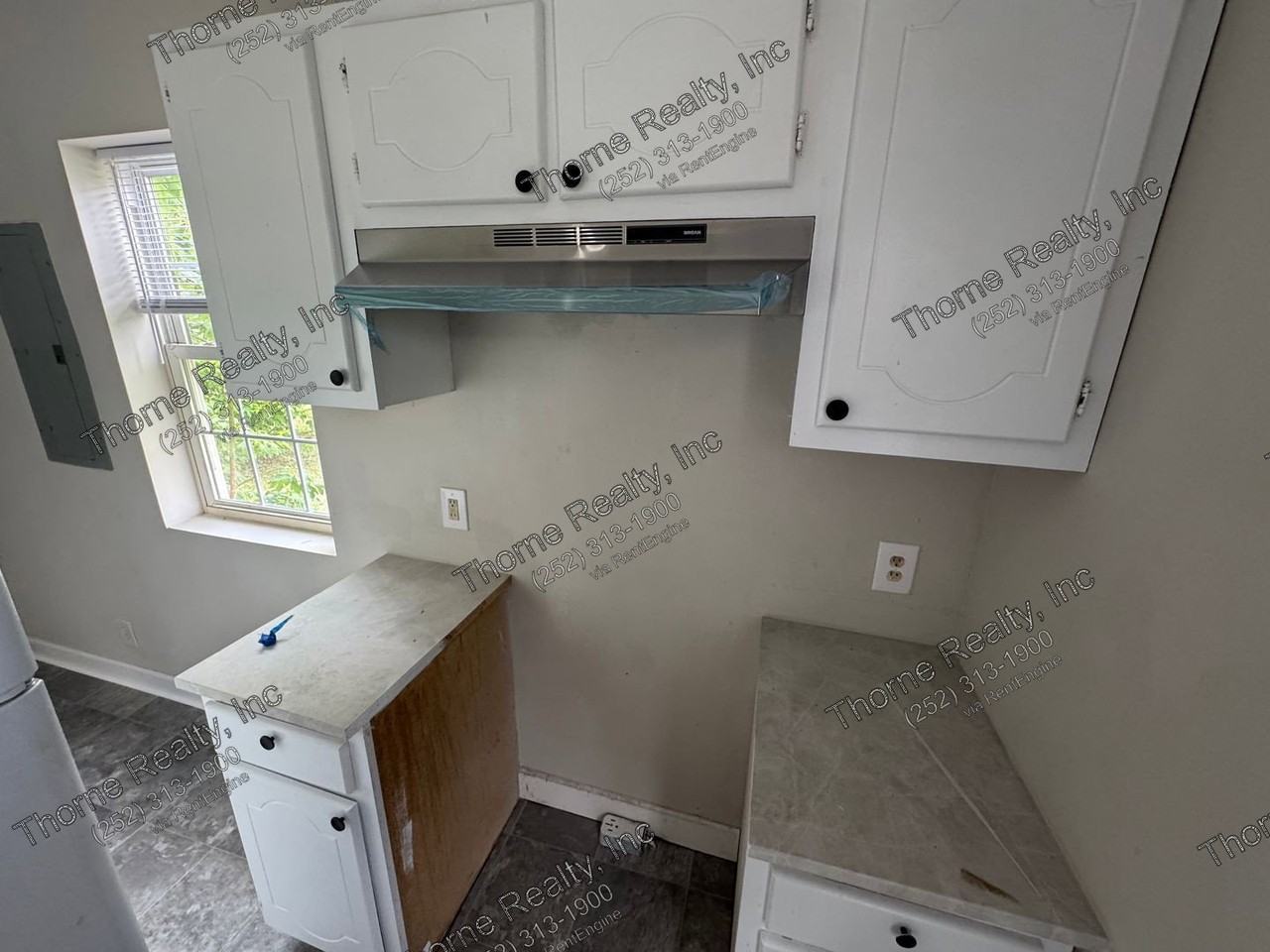 710 W Saint James St - Photo 5 of 16