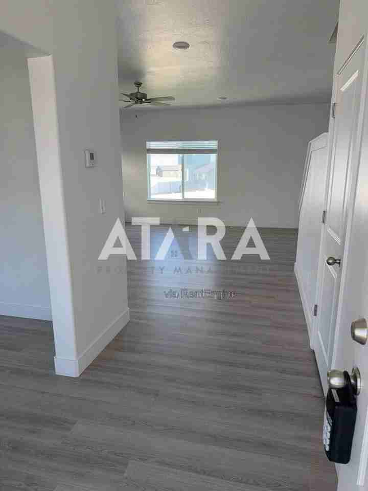 7454 N Silver Creek Way - Photo 5 of 50