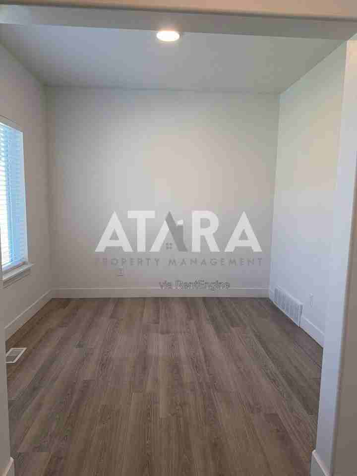 7454 N Silver Creek Way - Photo 6 of 50