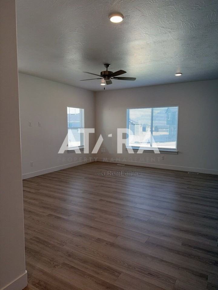 7454 N Silver Creek Way - Photo 7 of 50
