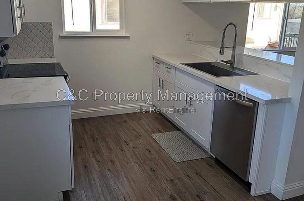 5023 E Lane Ave #201 - Photo 4 of 6