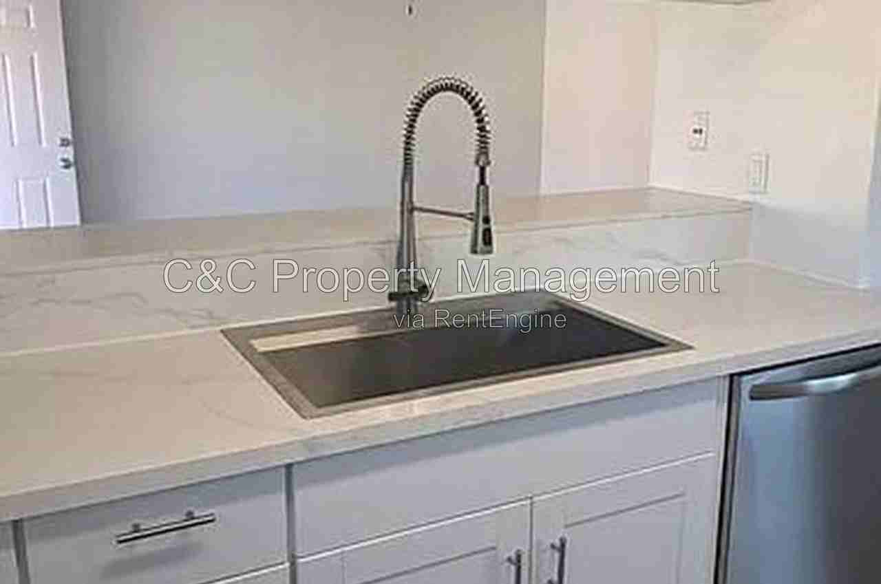 5023 E Lane Ave #201 - Photo 6 of 6