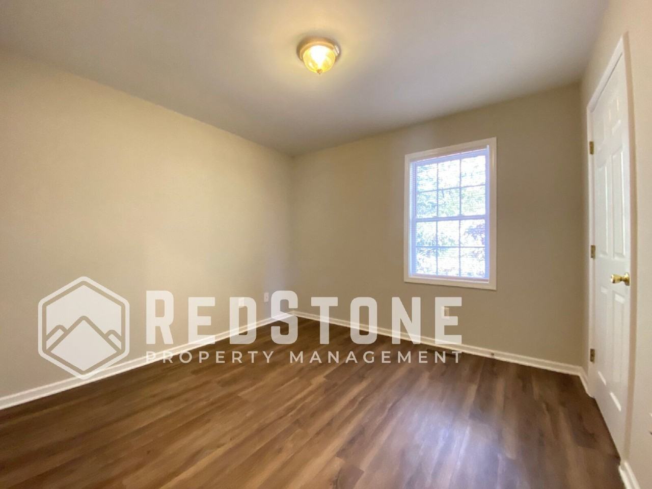 1110 Chandler Ave - Photo 5 of 14