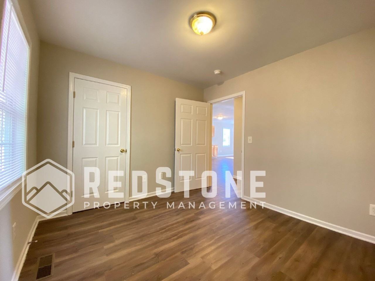 1110 Chandler Ave - Photo 6 of 14