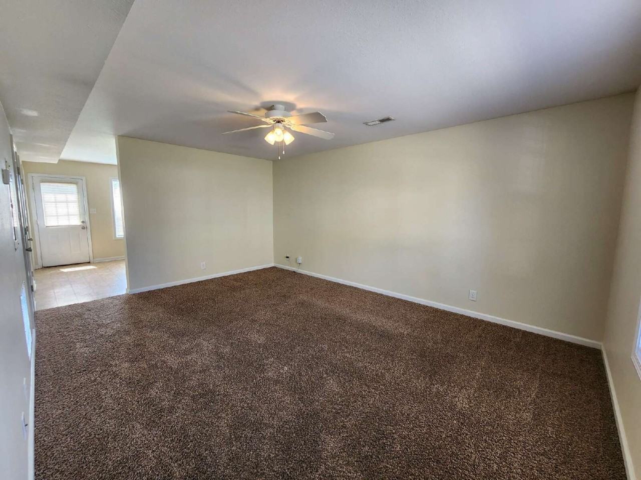 252 Executive Ave Apt 2d - Photo 2 of 11
