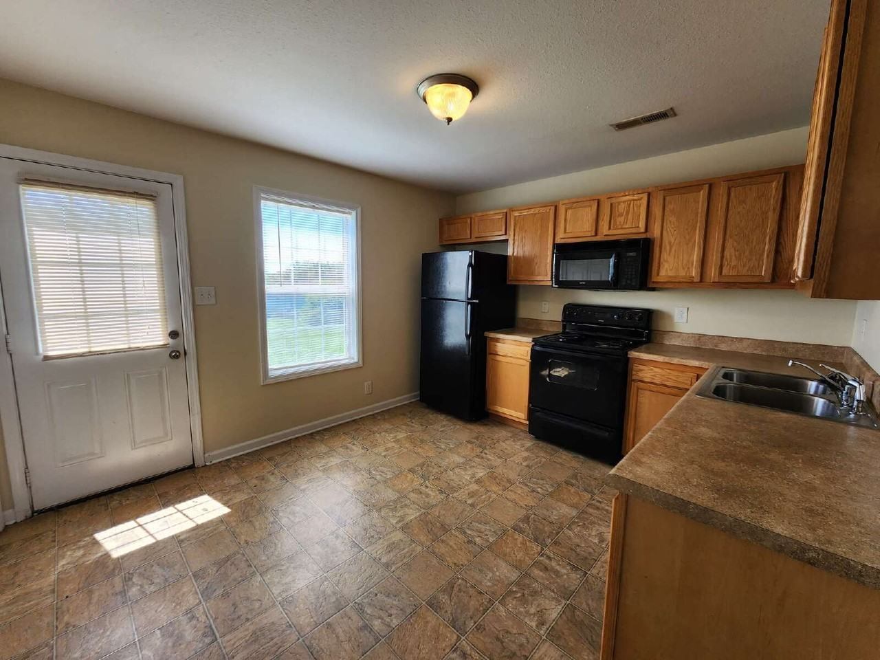 252 Executive Ave Apt 2d - Photo 5 of 11