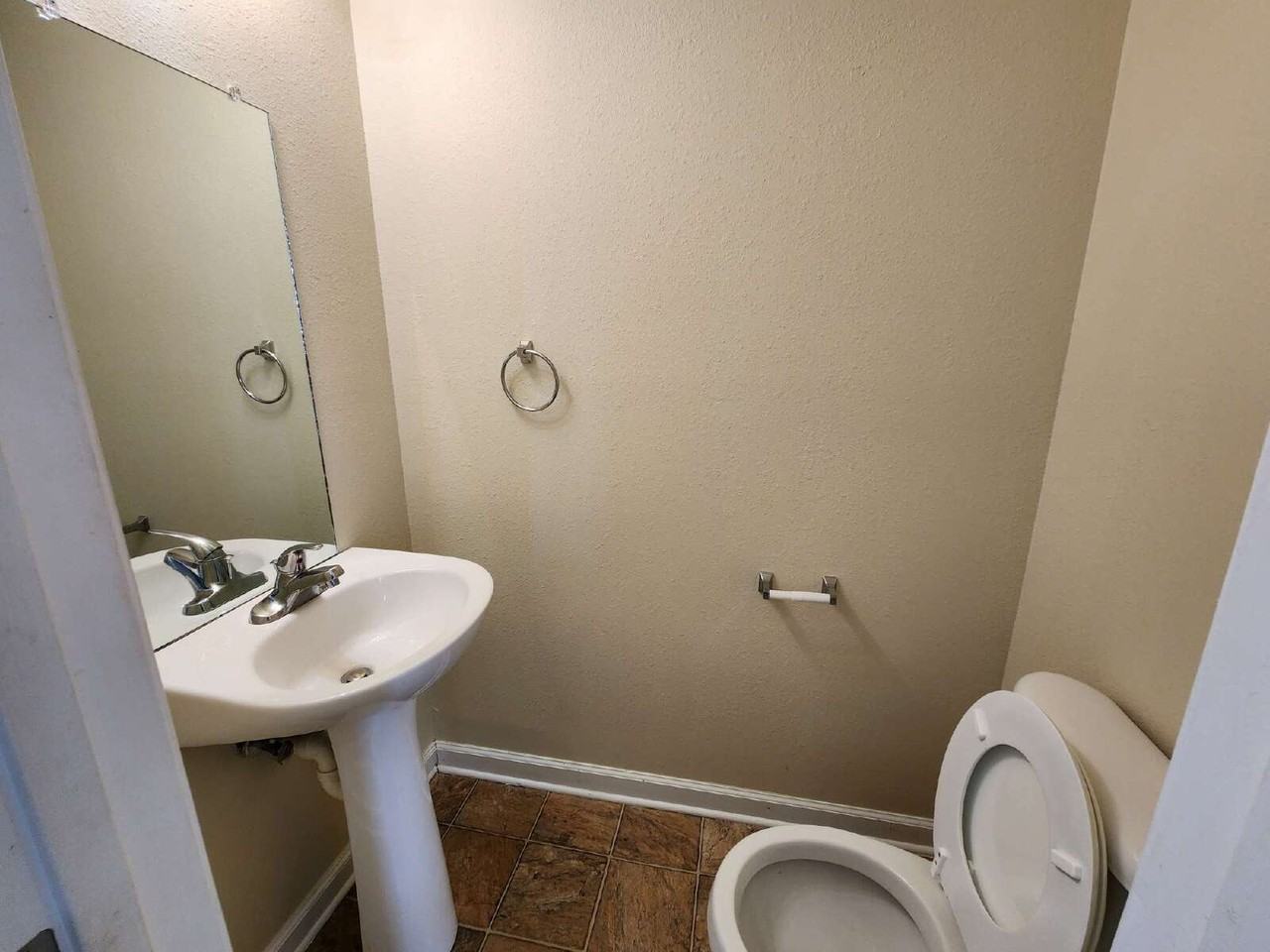 252 Executive Ave Apt 2d - Photo 6 of 11