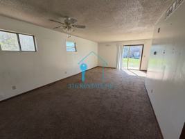 featured image of 736 W 15th St