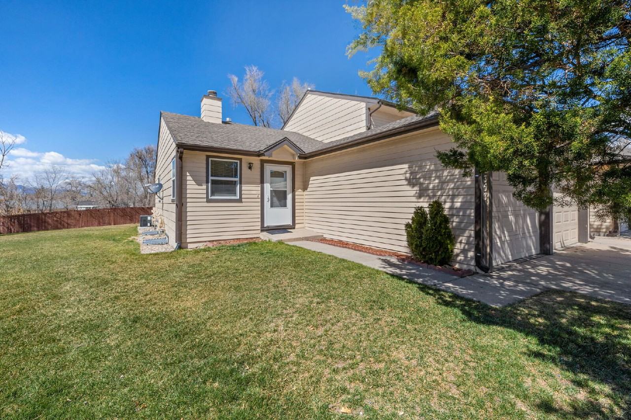 2353 Lexington Village Ln - Photo 2 of 34
