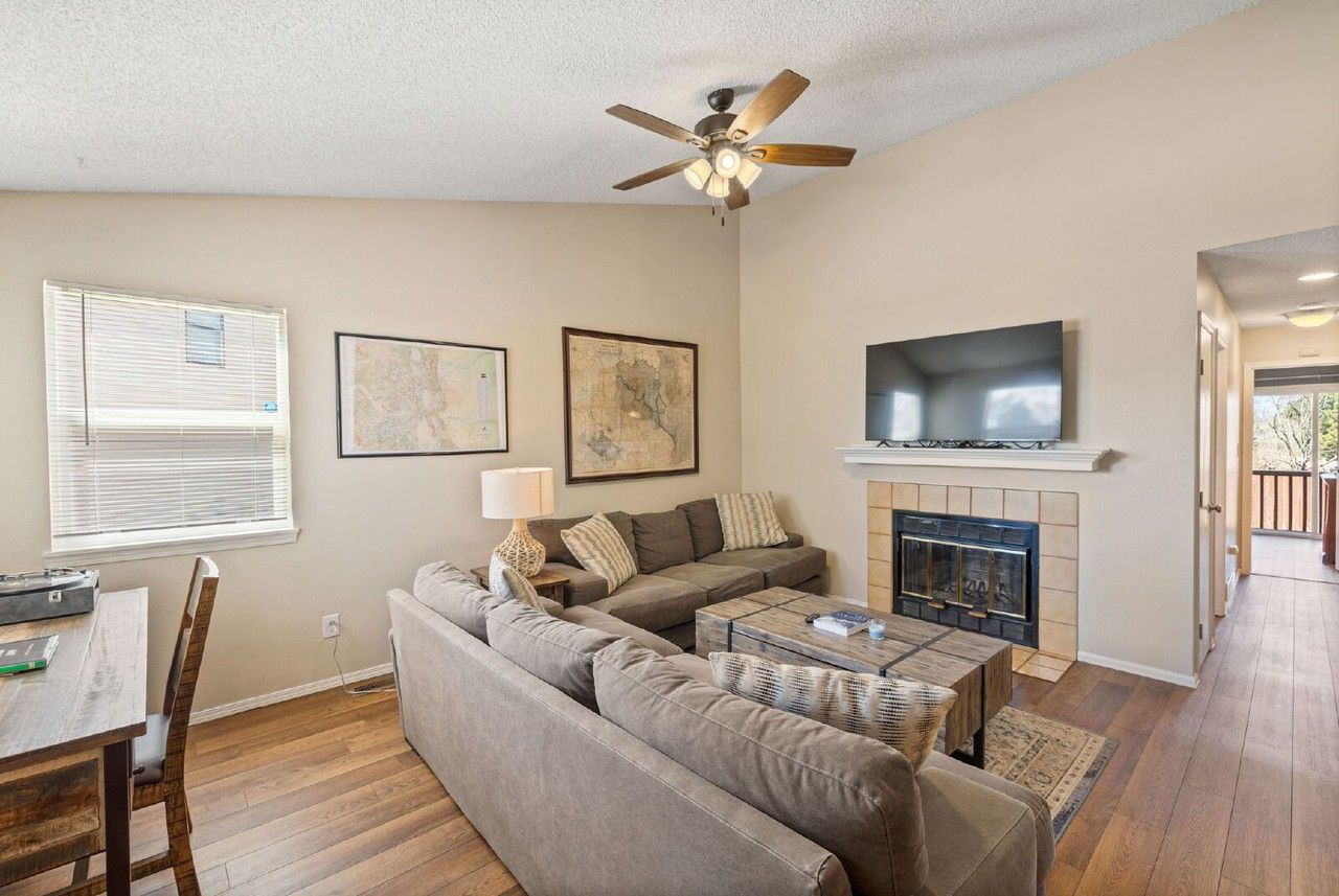 2353 Lexington Village Ln - Photo 3 of 34