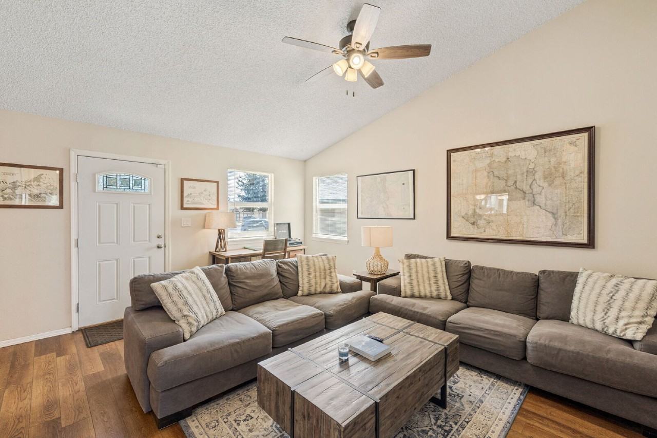 2353 Lexington Village Ln - Photo 5 of 34