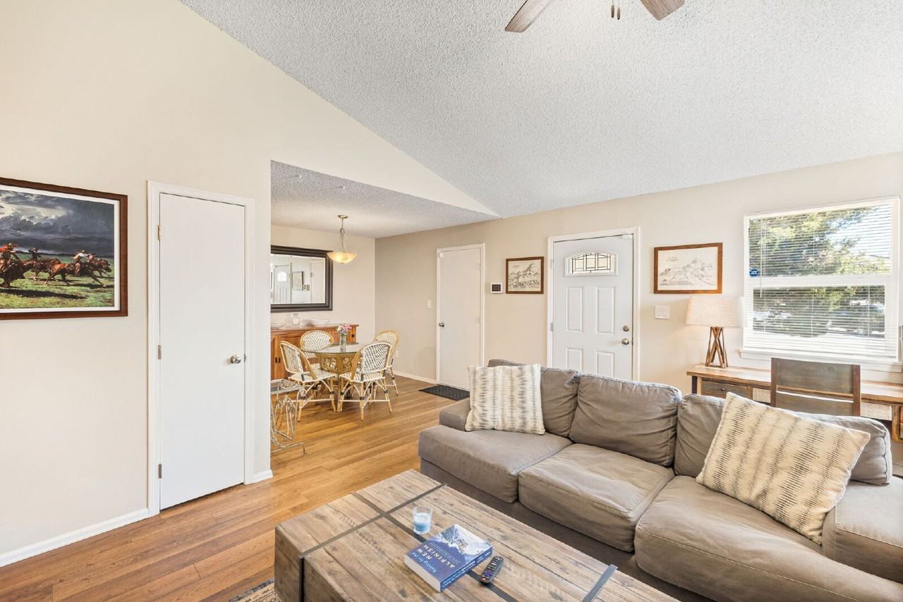 2353 Lexington Village Ln - Photo 6 of 34