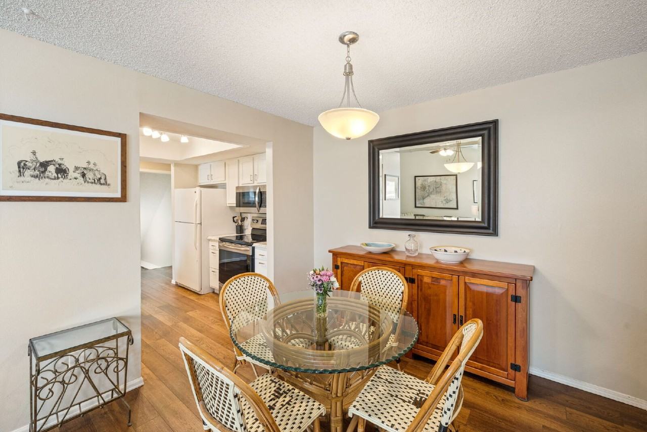 2353 Lexington Village Ln - Photo 7 of 34