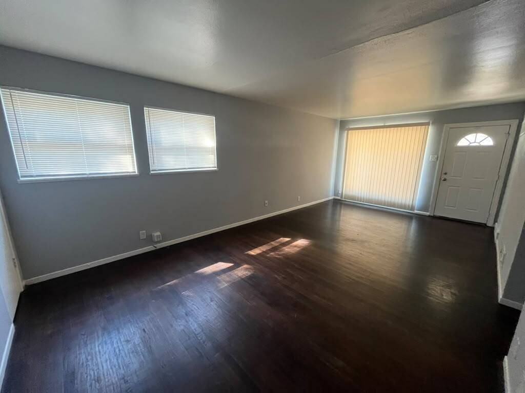 10724 Spring Garden Dr - Photo 4 of 13