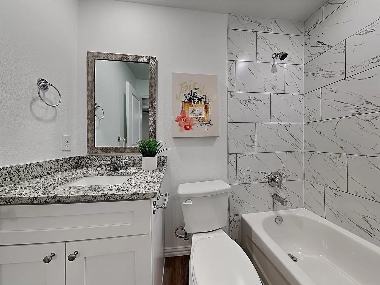 604 Briarwood Dr - Photo 5 of 10