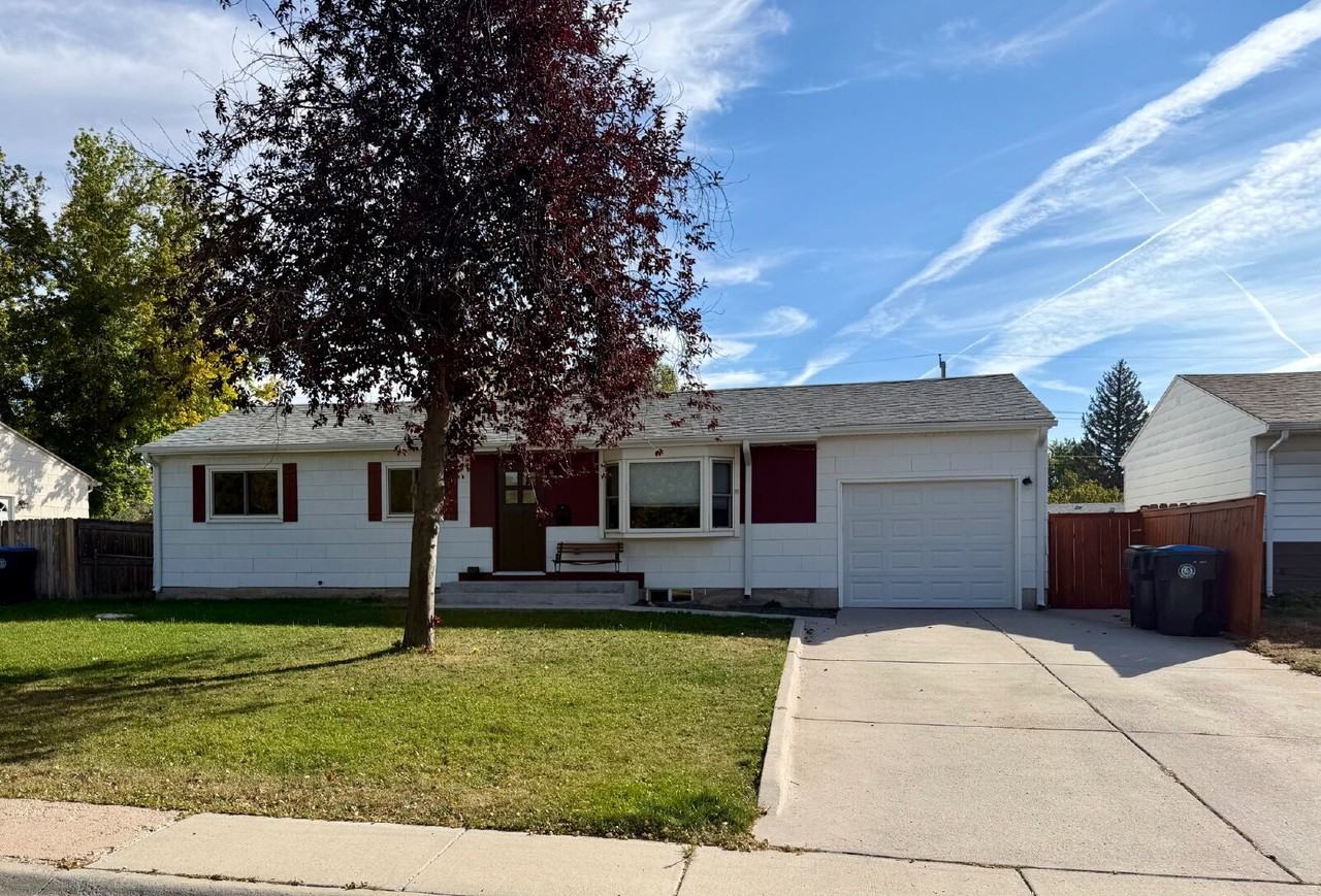 1031 Adams Ave - Photo 2 of 36