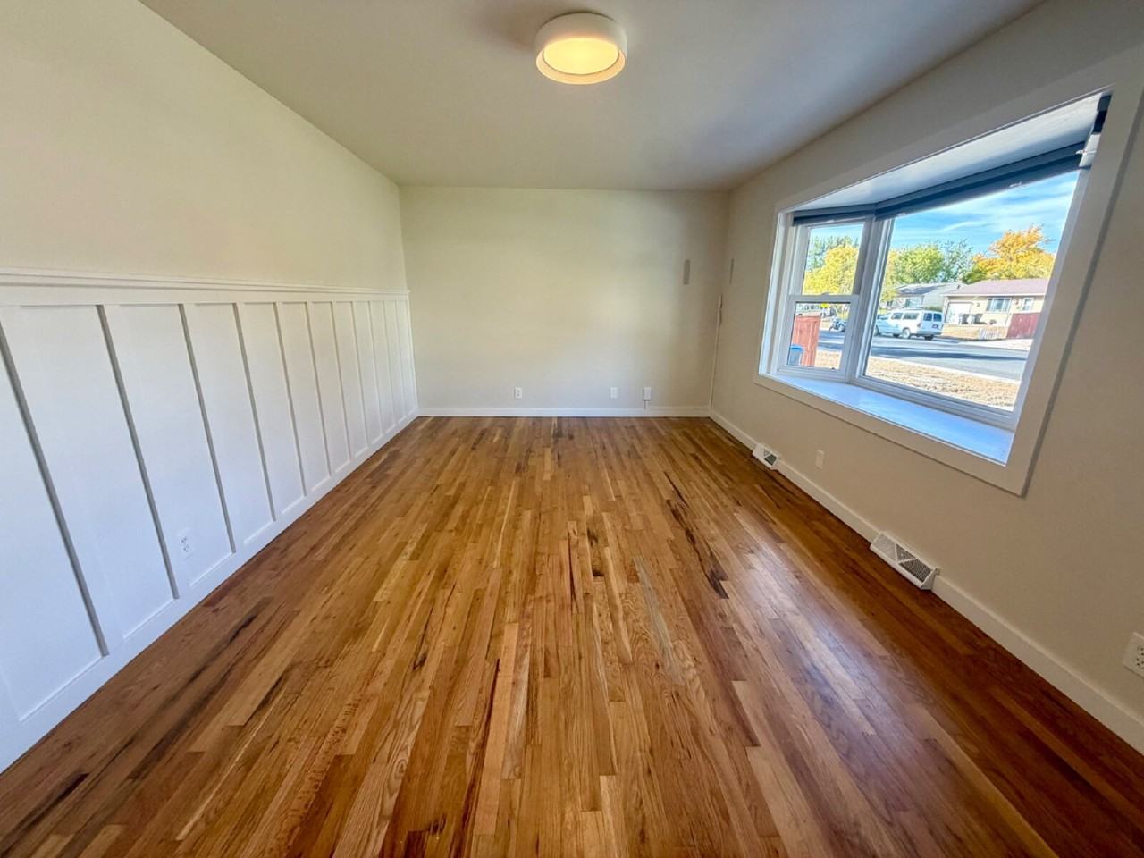 1031 Adams Ave - Photo 4 of 36
