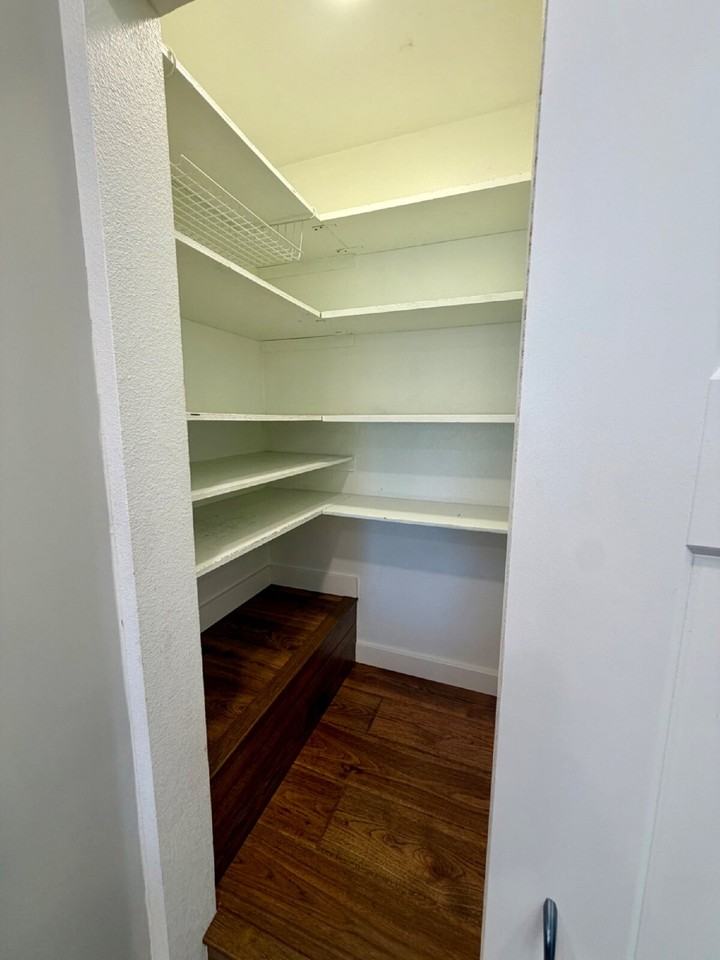 1031 Adams Ave - Photo 6 of 36